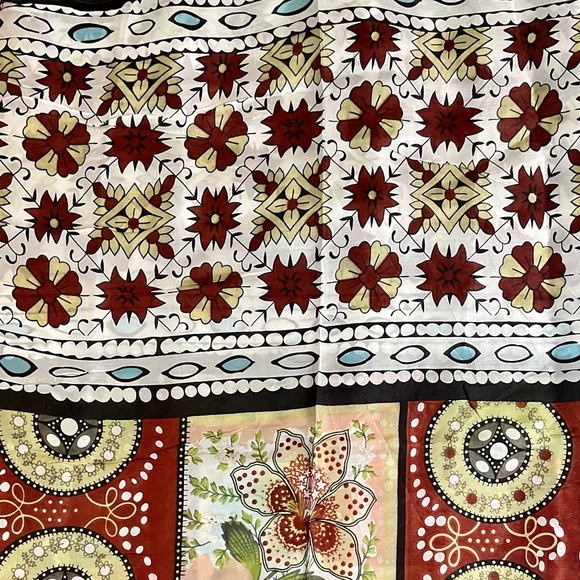 Printed geometric silk blend material total of 5  Yards Width 52 Inches - Picture 2 of 9